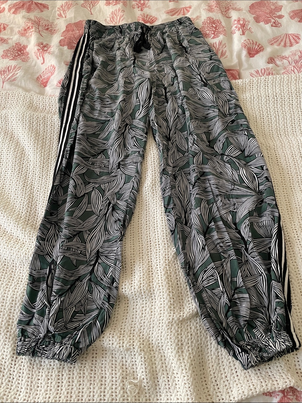 Hazel M Green Black Abstract Leaf Print Rayon Jogger Pants
